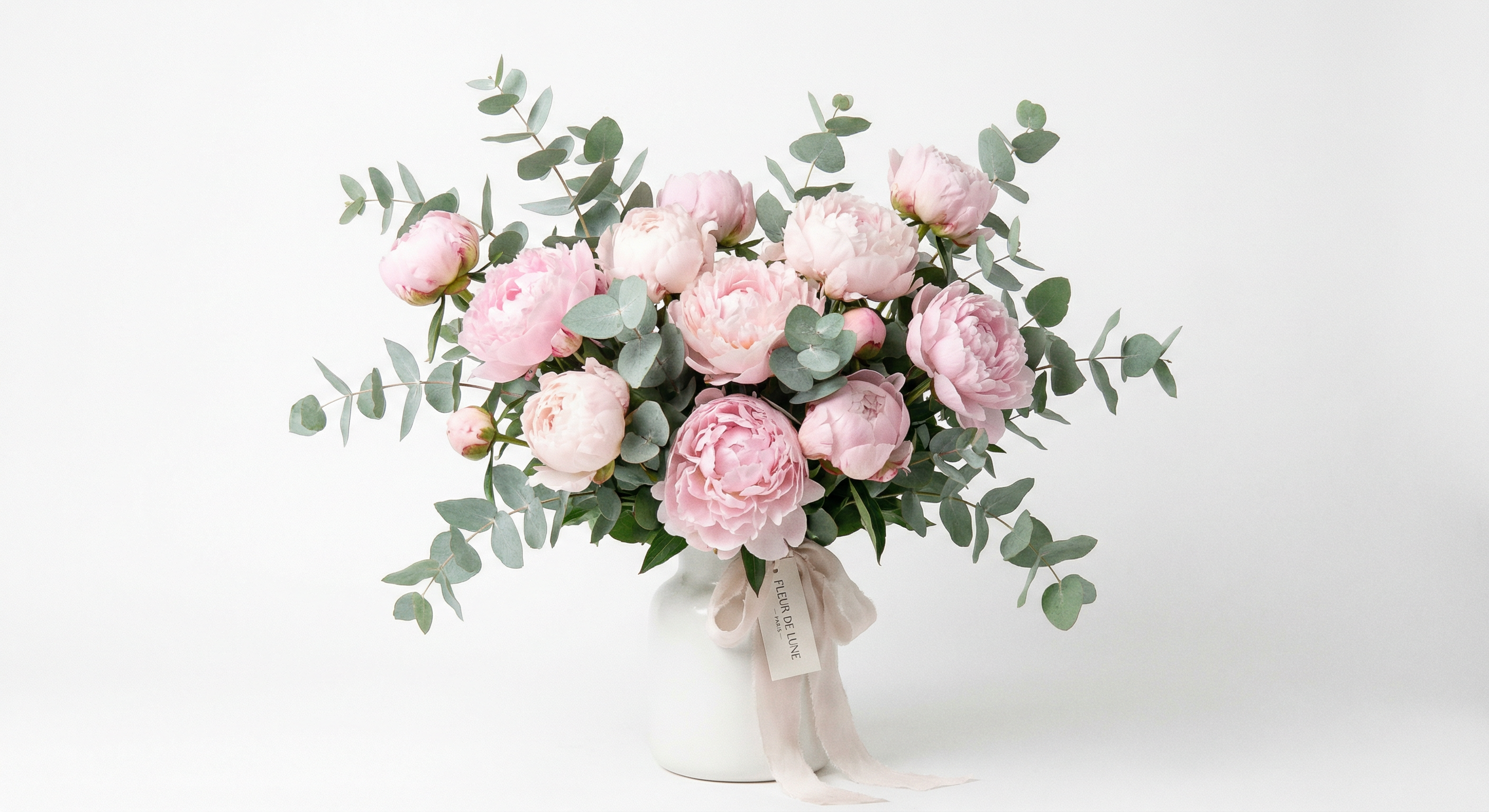 Нежность — пионы и эвкалипт